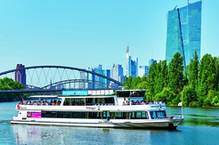 Glockengelut, farbenprchtige Fachwerkhuser und erleuchtete Skyline  Ostern an Bord der Primus-Line