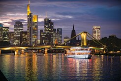Mit der Primus-Linie besondere Abende erleben: Riversight-Dinner, Skylight-Tour und Feuerwerk