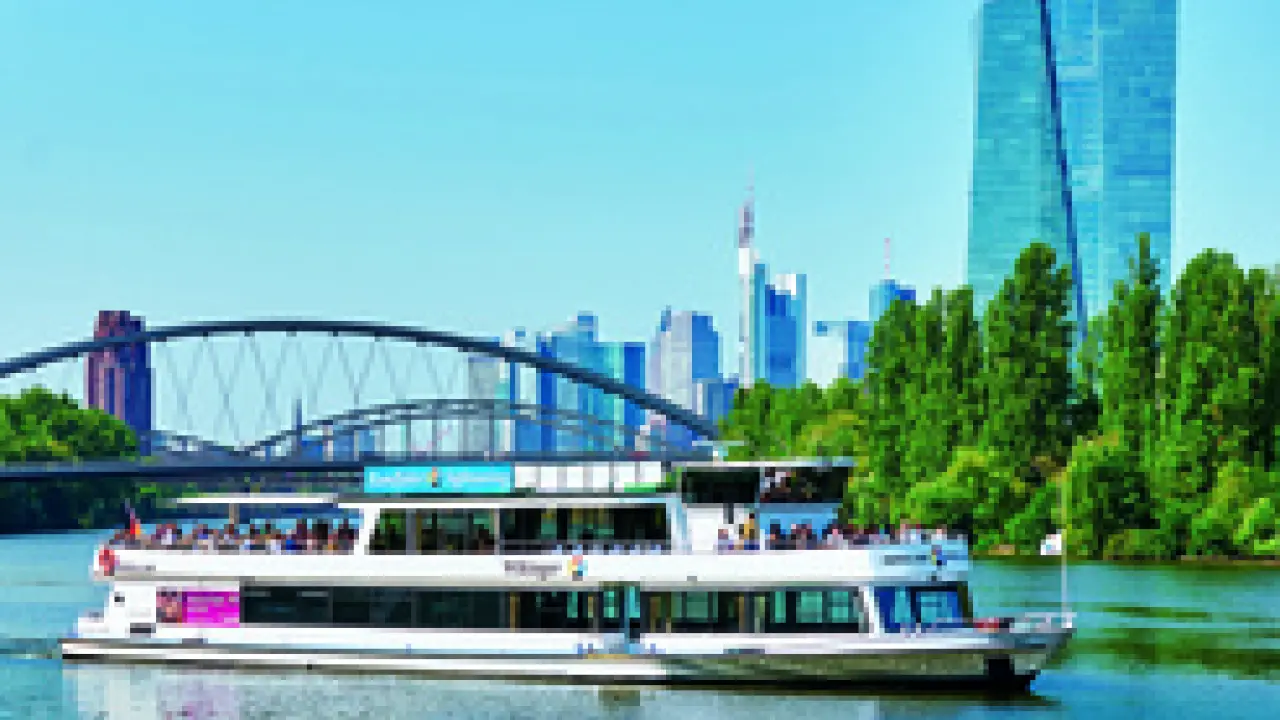 Glockengeläut, farbenprächtige Fachwerkhäuser und erleuchtete Skyline – Ostern an Bord der Primus-Line