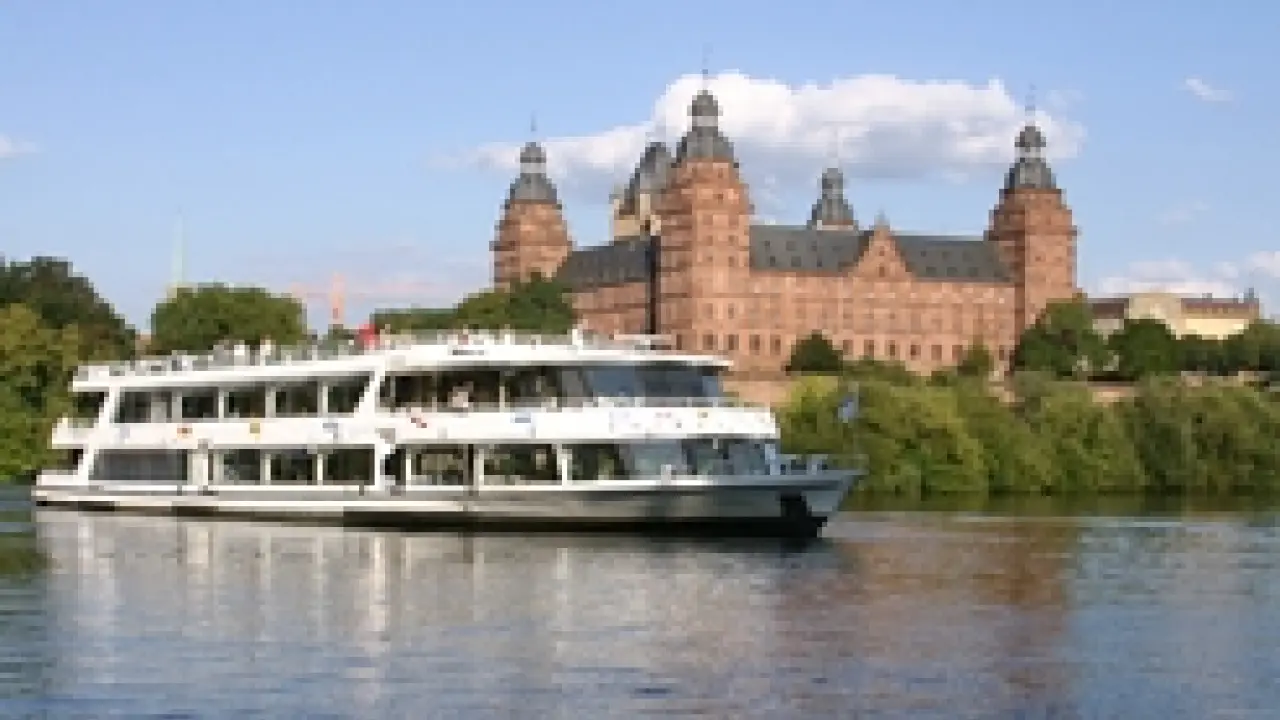 Sommer auf dem Wasser – Tagesfahrten, Barbecue und tägliche Rundfahrten mit der Primus-Linie