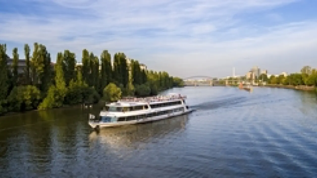 Mit abwechslungsreichen Fahrten der Primus-Linie in den Frühling starten