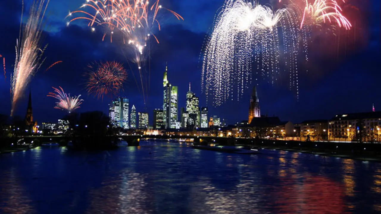 Silvester Partyboot in Frankfurt 2024
