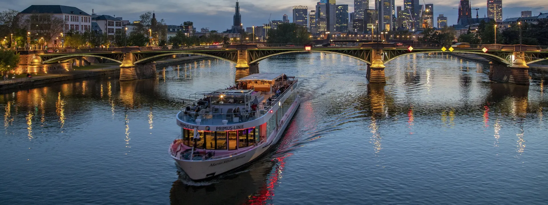 Skyline Tour: Frankfurt in the Evening Hours